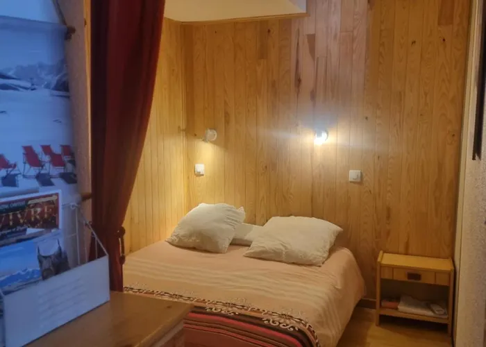 Au Pied Des Pistes - P2000 *